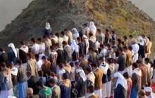 ⁠Penampakan Tempat Sholat Orang Arab Badui di Atas Gunung Bikin Takjub, di Bawahnya Ada 'Surga' Tersembunyi