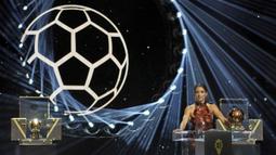 Catatan ini tak lepas dari peranannya membawa Timnas wanita Spanyol menjadi runner-up Euro 2025 dan runner-up final Liga Champions bersama Barcelona. Pemain 27 tahun itu juga terpilih sebagai pemain terbaik dalam dua ajang tersebut. (AP Photo/Thibault Camus)