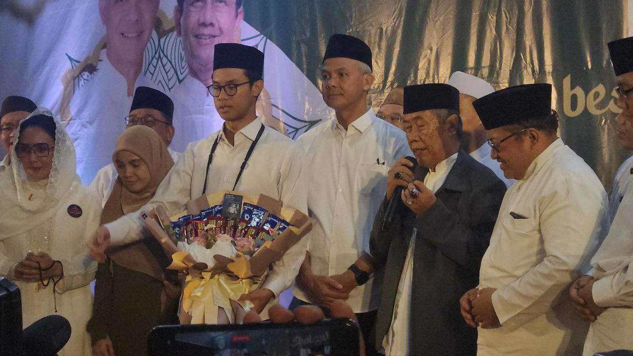 Gus Atok lalu berpesan kepada Ganjar agar tidak perlu risau dengan hasil survei.<br>