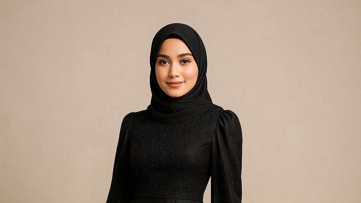 8 Model Gamis Hitam Mewah untuk Pesta, Tampil Glamor dan Elegan