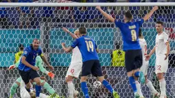 Bek Giorgio Chiellini sempat mencetak gol pada menit ke-19 melalui sepakannya, namun dianulir oleh VAR karena terlebih dulu terjadi handball. (Foto: AP/Pool/Alessandra Tarantino)