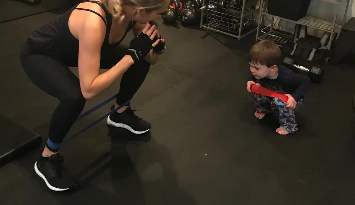 "Sediakan waktu untuk keluarga. Itulah kuncinya!" jelas Carrie Underwood. (instagram/carrieunderwood)