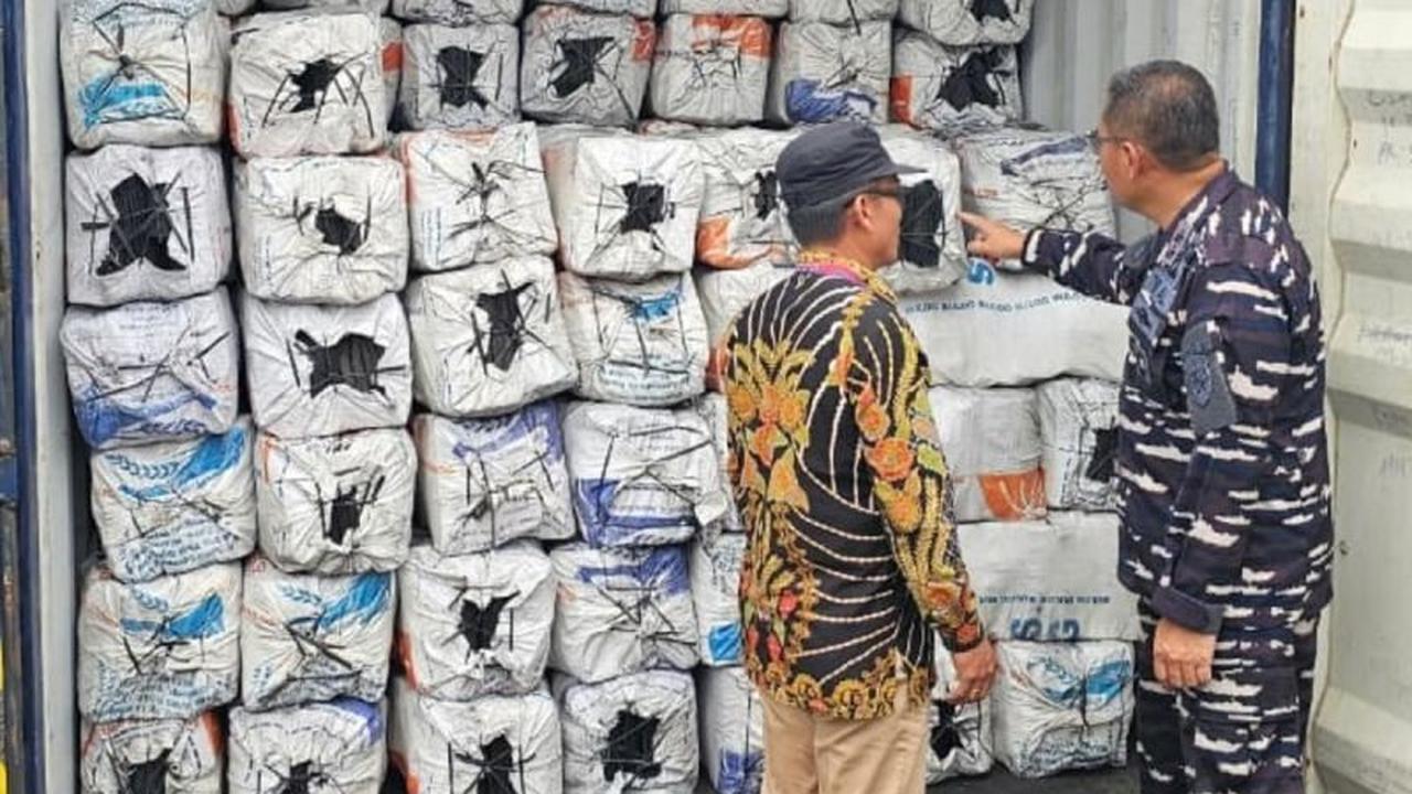 KLHK dan TNI AL Gagalkan Penyelundupan Arang Bakau Ilegal Senilai Rp1,7 Miliar di Tanjung Priok