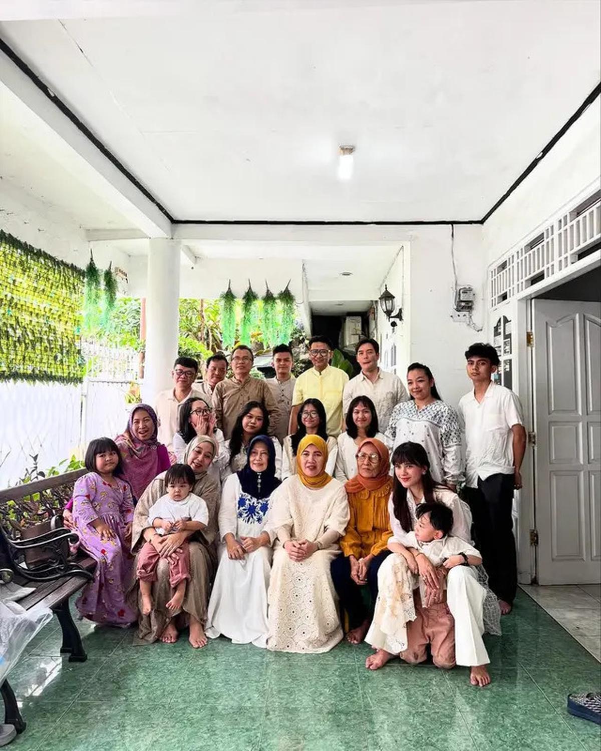 6 Potret Audi Marissa Kembali Rayakan Lebaran Idulfitri, Bagikan Momen Indahnya Toleransi