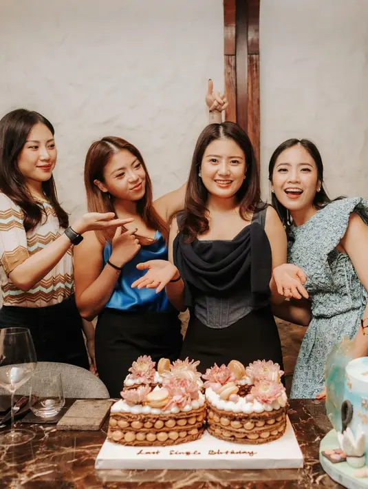 [Instagram/valenciatanoe]