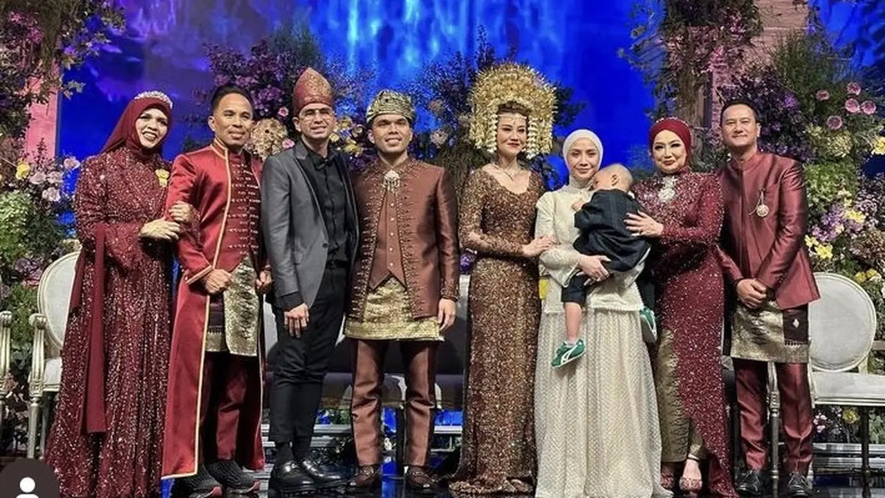 Padu padan Publik Figure Kenakan Kerudung saat Hadir Pernikahan Aaliyah Massaid dan Thariq Halilintar