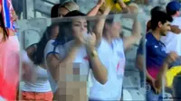 Suporter Wanita Nyaris Telanjang demi Tim Kesayangan
