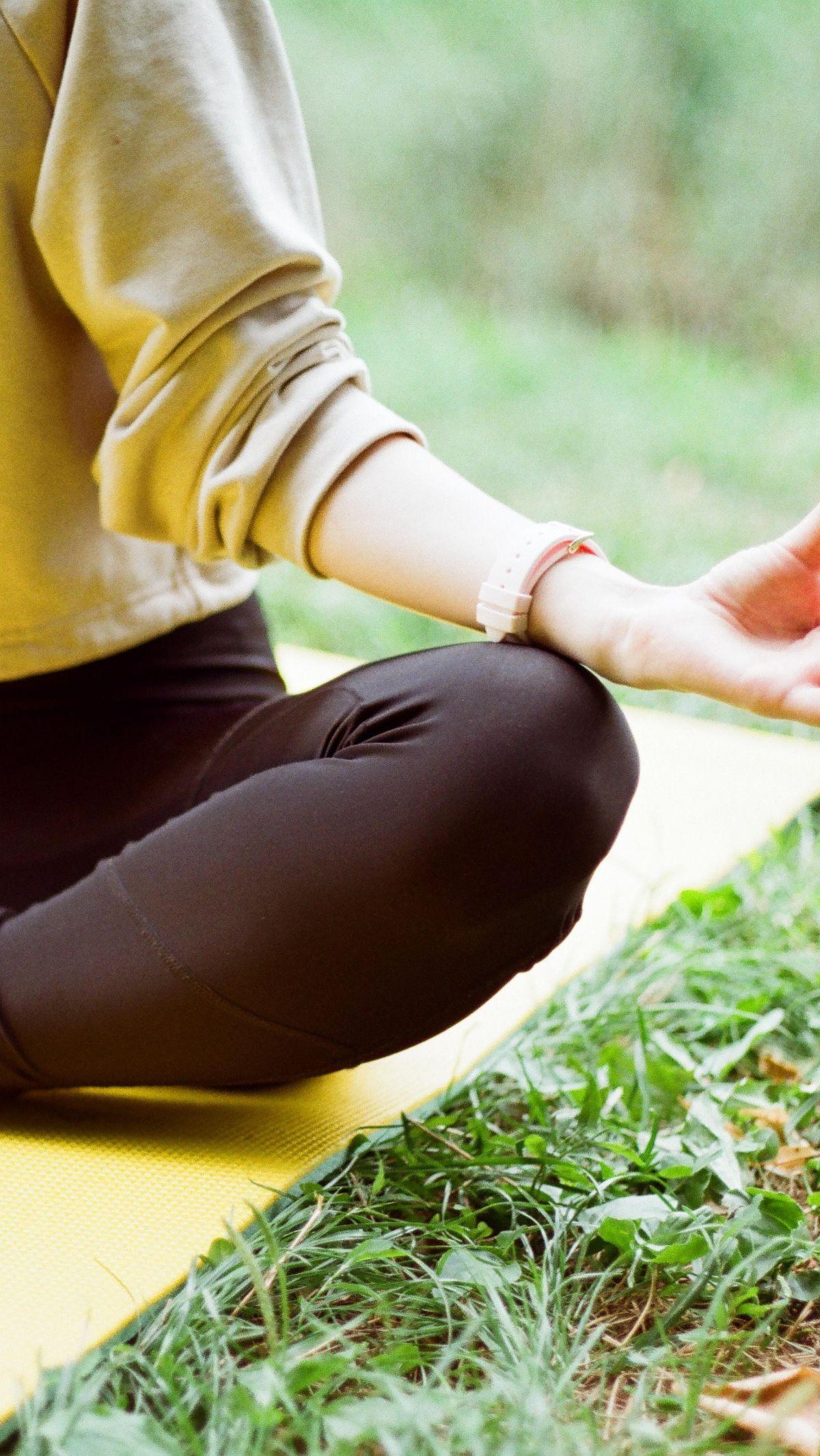Dalam keberagaman bahasa di dunia, bahasa Sanskerta telah lama menjadi sumber yang kaya akan makna dan kearifan. Kata-kata Sanskerta memiliki keunikan tersendiri karena seringkali mereka tidak hanya mengandung makna literal, tetapi juga mengandung konsep-