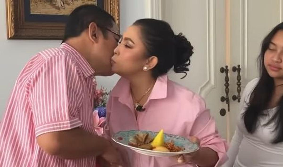 Potret Bambang Trihatmodjo ramai disebut awet muda. Penampilannya dinilai tak seperti yang sudah menginjak kepala tujuh.