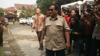 Prabowo mendatangi ruma Neno Warisman di Cimanggis Depok.
