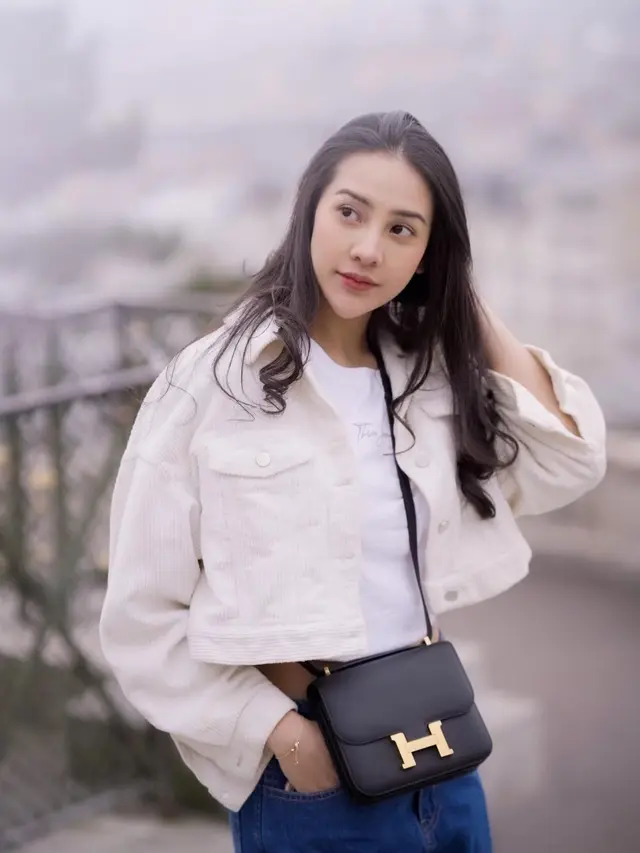 Ke Paris Fashion Week, Ini 7 Gaya Anya Geraldine yang Jadi Sorotan