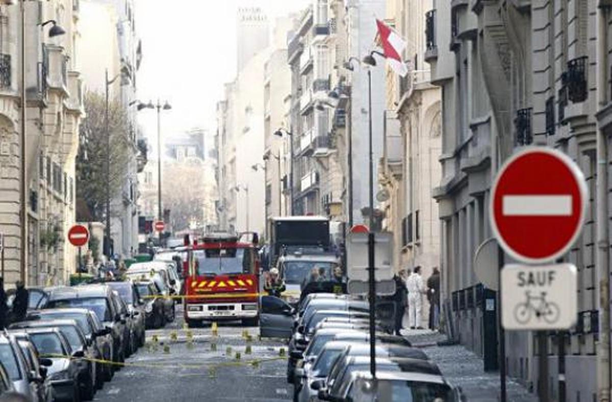 Bom Paris di pagi hari