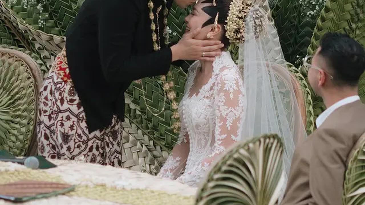 Kisah Dadakan Aksesori Akad Maxime Bouttier, Keris Dibuat Seminggu atas Permintaan Luna Maya