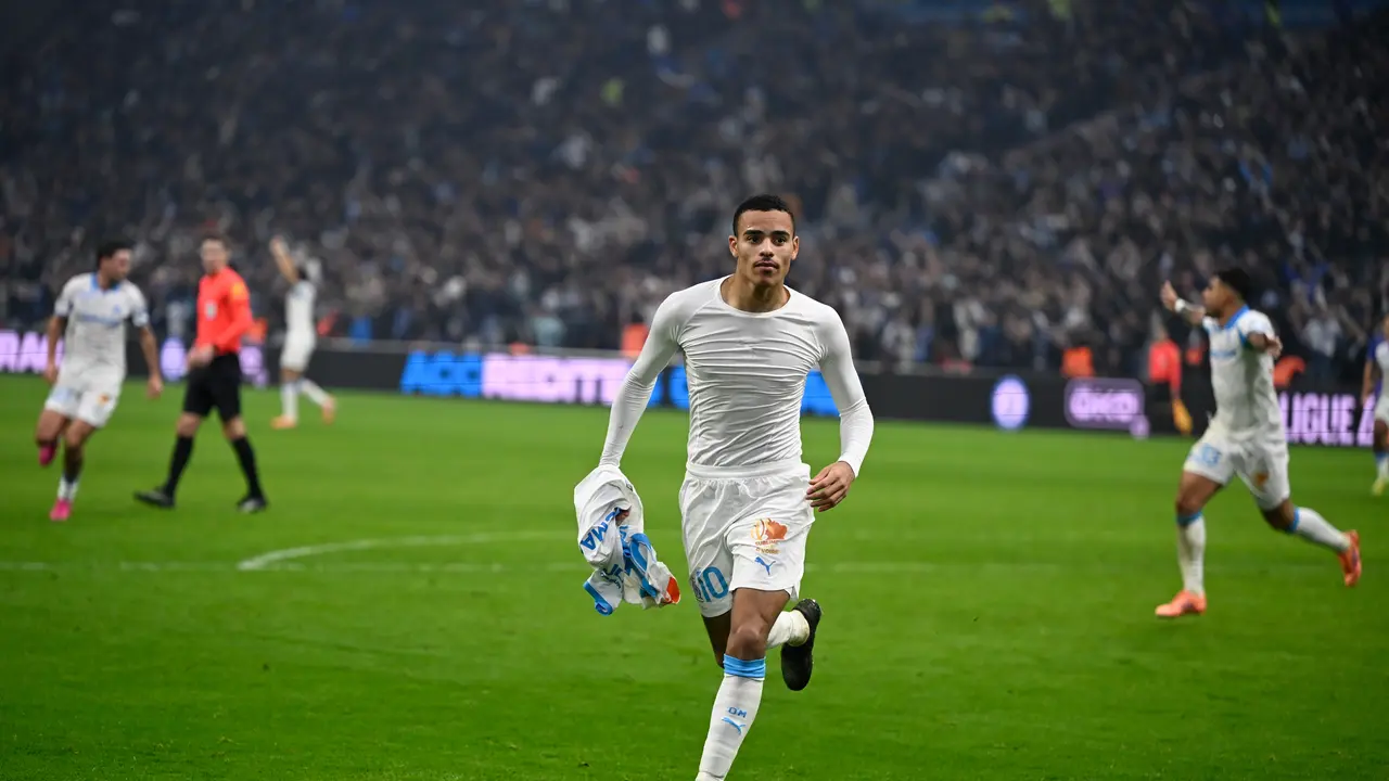 Mason Greenwood merayakan golnya di laga Marseille vs AS Monaco di pekan ke-16 Ligue 1 2025/2026 di Stade Velodrome, Senin (15/12/12025). (AP Photo/Philippe Magoni)