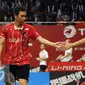 Hendra Setiawan (kiri)/M Ahsan bersalaman saat laga melawan Baptise Careme/Ronan Labar (Perancis) di Total BWF World Championships 2015 di Jakarta, Rabu (12/8/2015). Hendra/Ahsan unggul 19-21, 21-17, 21-18. (Liputan6.com/Helmi Fithriansyah)