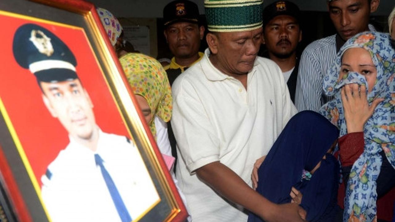 Isak tangis dan takbir iringi kedatangan jenazah Co Pilot Aviastar