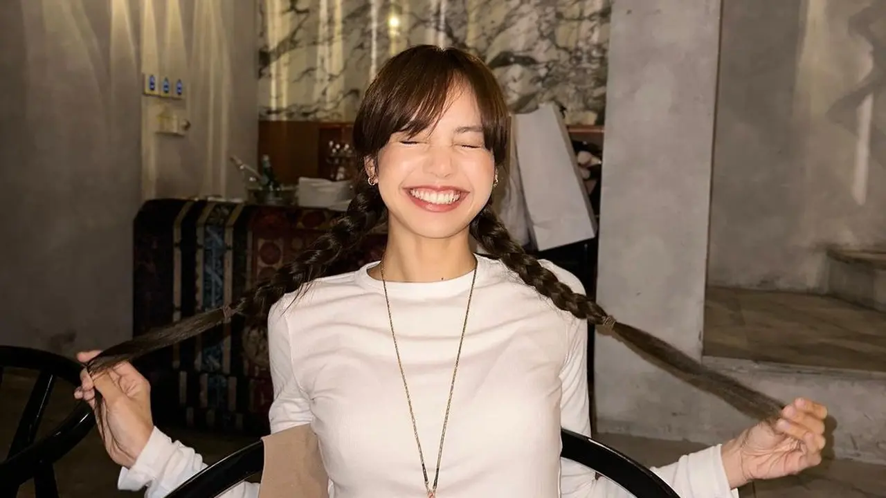 Lisa Blackpink kini tampil tanpa poni