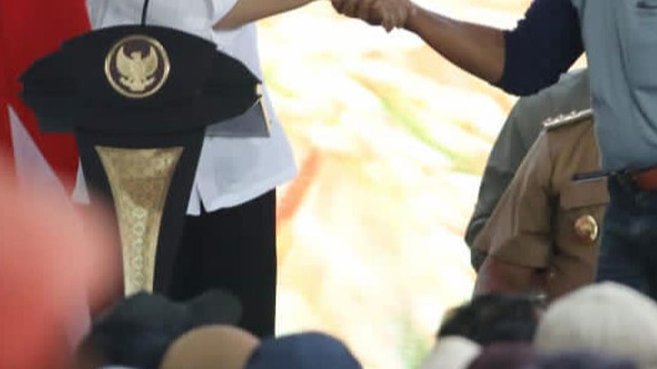 VIDEO: Jokowi Tegas Ingin Hapus Citra 'Preman' di Terminal, Reaksi Tawa Iriana Jadi Sorotan