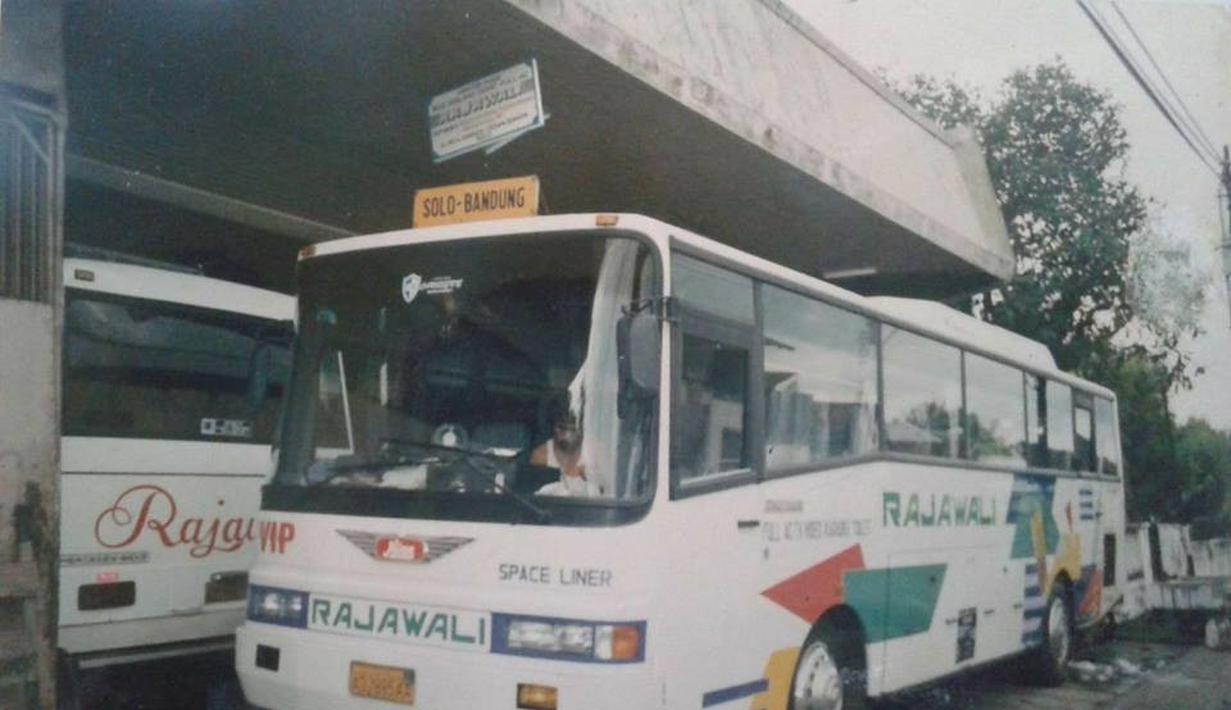 Restu Ibu Spaceliner milik PO Rajawali. (Source: awansan.com)