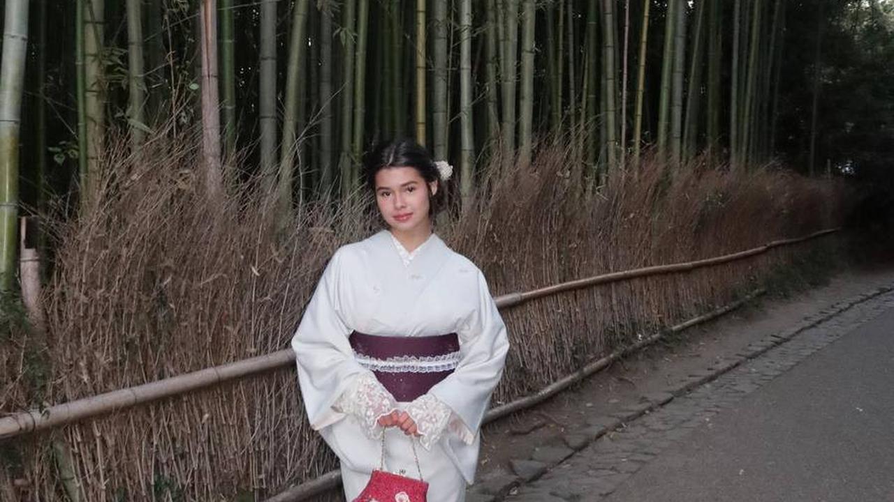 Cantiknya Maria Theodore Pacar Jefri Nichol Pakai Kimono saat di Jepang, Anggun dan Senyumnya Manis