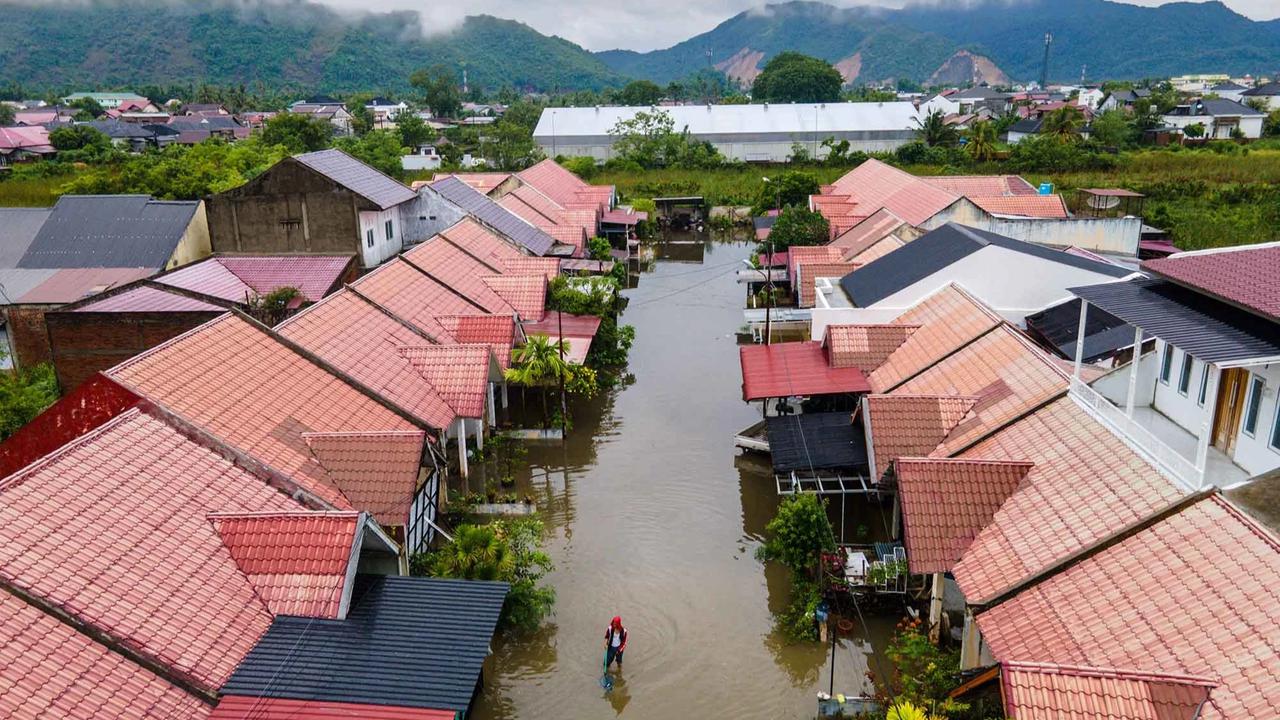 FOTO: Siklon Tropis Senyar Picu Hujan Ekstrem, Sejumlah Wilayah Aceh Mulai Terendam Banjir