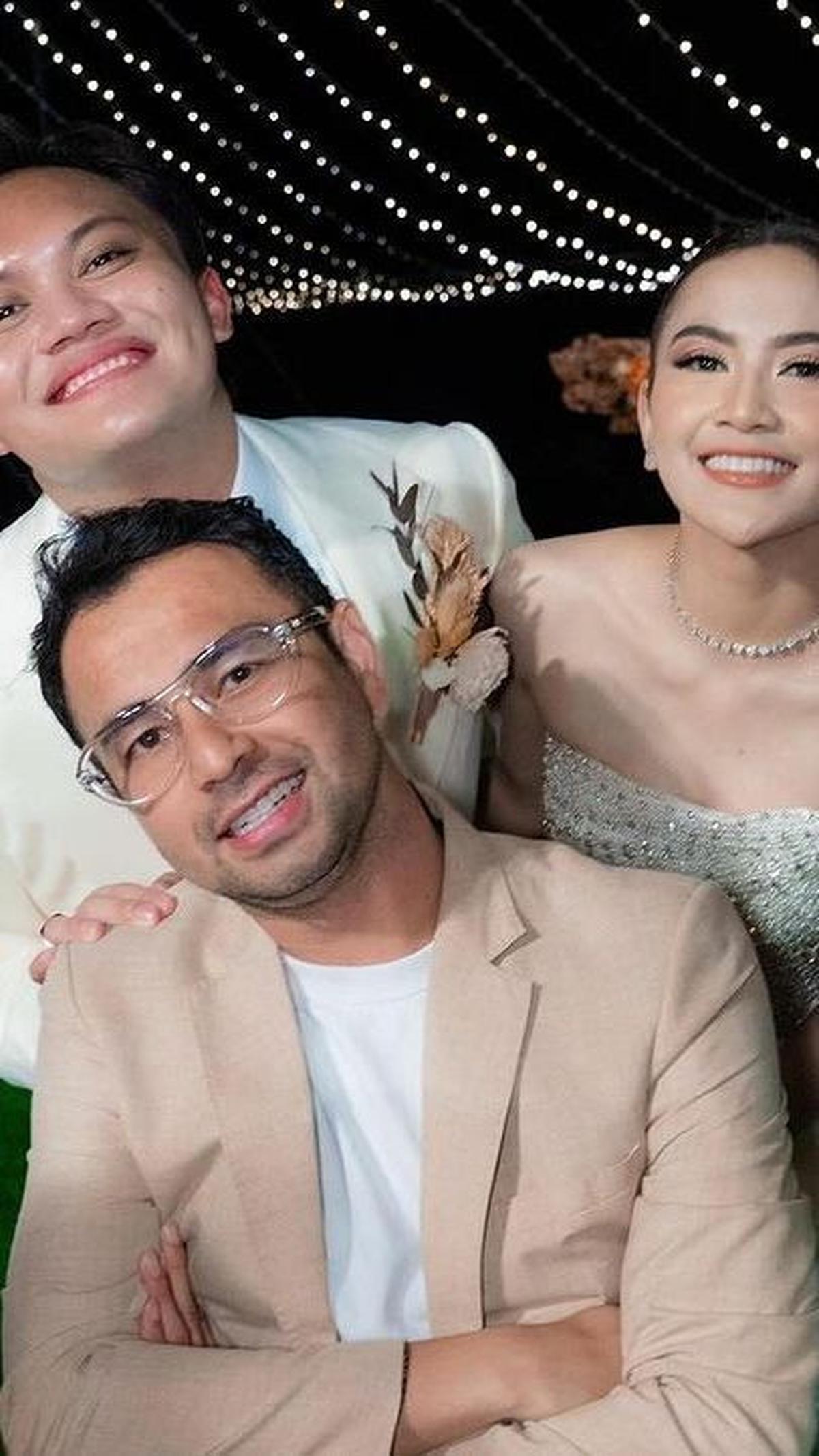 Sementara selebriti yang hadir salah satunya Raffi Ahmad.