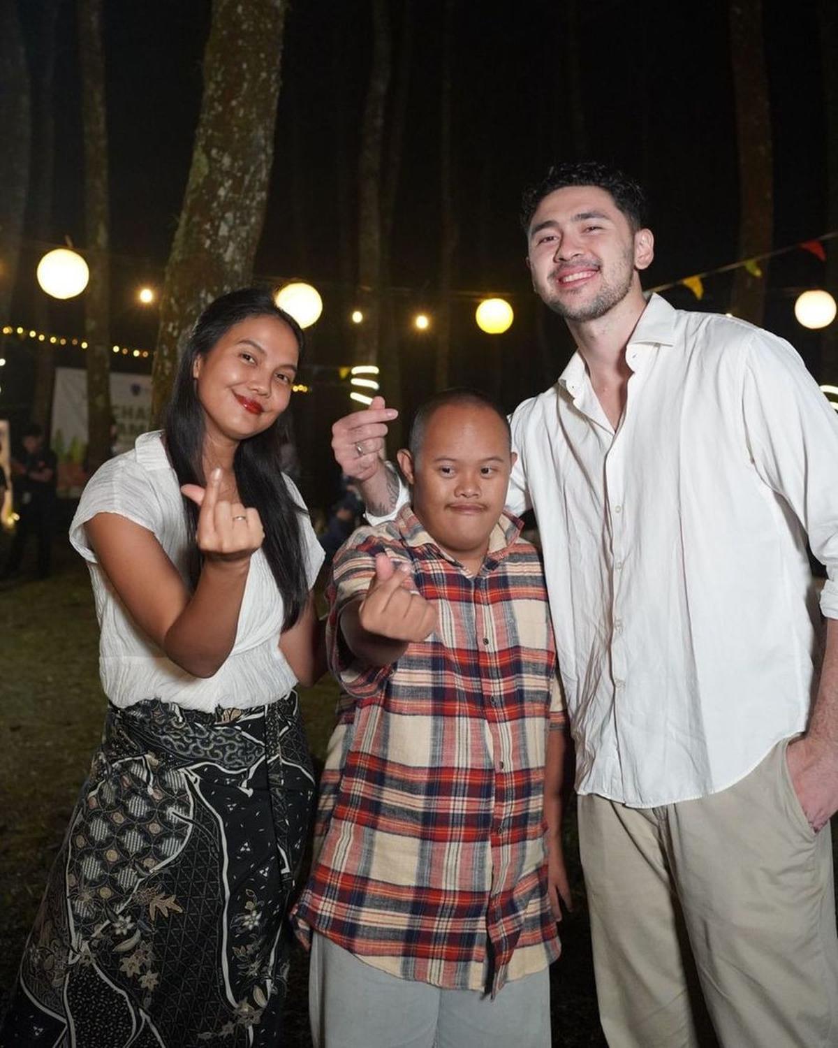 Shanon dan Valerie sepakat bahwa kegiatan ini sangat menginspirasi mereka berdua, karena mereka merasa bahagia bisa berteman dengan anak-anak peserta Charity Glam Camp.<br>