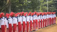 Koordinato Pelatih Paskibraka 2019, Letkol Amar, menilai bahwa calon anggota Paskibraka Nasional 2019 sudah layak latihan di atas rumput. (Liputan6.com/Aditya Eka Prawira)