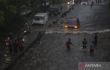 Transjakarta Berhenti Operasi Akibat Banjir di Tiga Area Jakarta