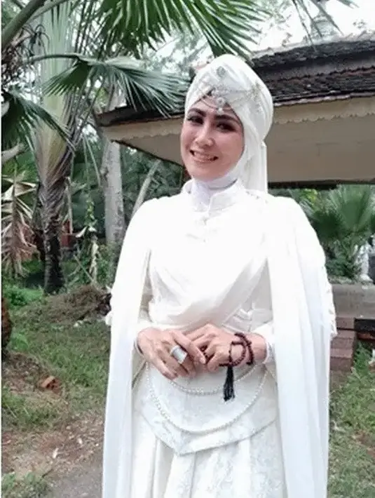 Wanita 47 tahun ini bahkan makin aktif kumpul bareng geng sosialita. Tak heran jika salah satu motto hidupnya ialah “Semakin Tua Semakin Muda Semakin Bahagia Semakin Berkah Semakin Sehat Semakin Panjang Umur”.(Liputan6.com/IG/@yuni_sulistiowati)