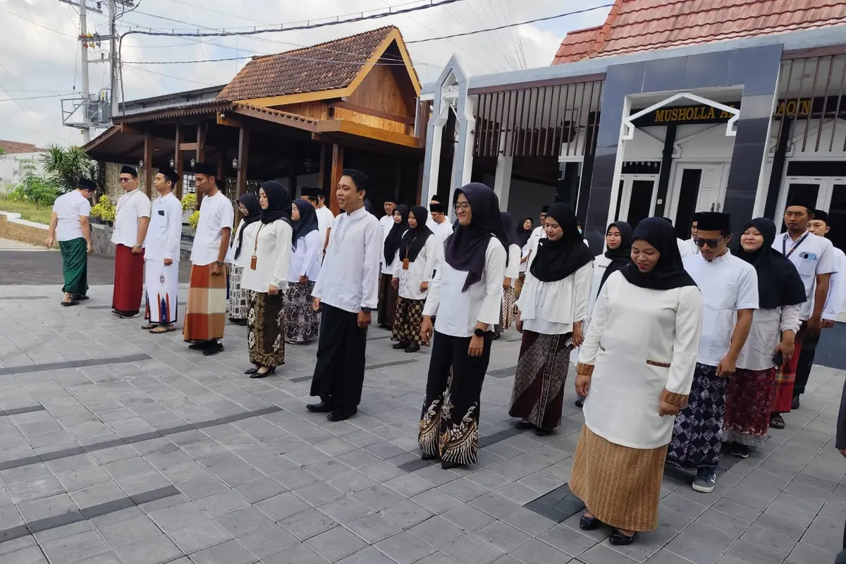 Rayakan Hari Santri, ASN Banyuwangi Wajib Kenakan Sarung dan Peci Selama Tiga Hari