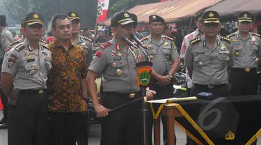 Kapolda Metro Jaya Unggung Cahyono (tengah) saat rilis kasus  pencurian dengan kekerasan (curas), pencurian dengan keberatan (curat), dan pencurian kendaraan bermotor (curanmor) di Mapolda Metro Jaya, Jakarta, Jumat (27/2). (Liputan6.com/Johan Tallo)