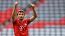 3. Thomas Mueller - Thomas Mueller jadi penghancur konsentrasi Barcelona lewat gol cepatnya di menit ke-4 pada laga perempat final Liga Champions 2019/2020. Pemain berusia 30 tahun ini menyumbangkan dua gol saat Bayern Munchen mempermalukan Barcelona dengan skor telak 8-2. (AFP/Christof Stache/pool)