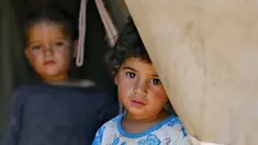 Ekspresi seorang anak pengungsi Suriah yang telah tinggal di Yordania dengan keluarga mereka selama 2,5 tahun di kota Madaba, Kamis (9/7/2015). Jumlah pengungsi Suriah di negara-negara tetangga telah melewati 4 juta penduduk. (REUTERS/Muhammad Hamed)