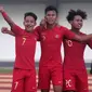 Pemain Timnas Indonesia U-19, Sutan Zico (tengah), merayakan gol ke gawang Iran di Stadion Mandala Krida, Yogyakarta, Rabu (11/9/2019). (Bola.com/Vincentius Atmaja)