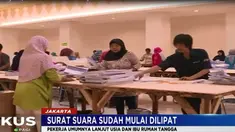 Ada 80 orang yang bertugas melipat surat suara untuk 6.449 TPS se-Jakarta Selatan.
