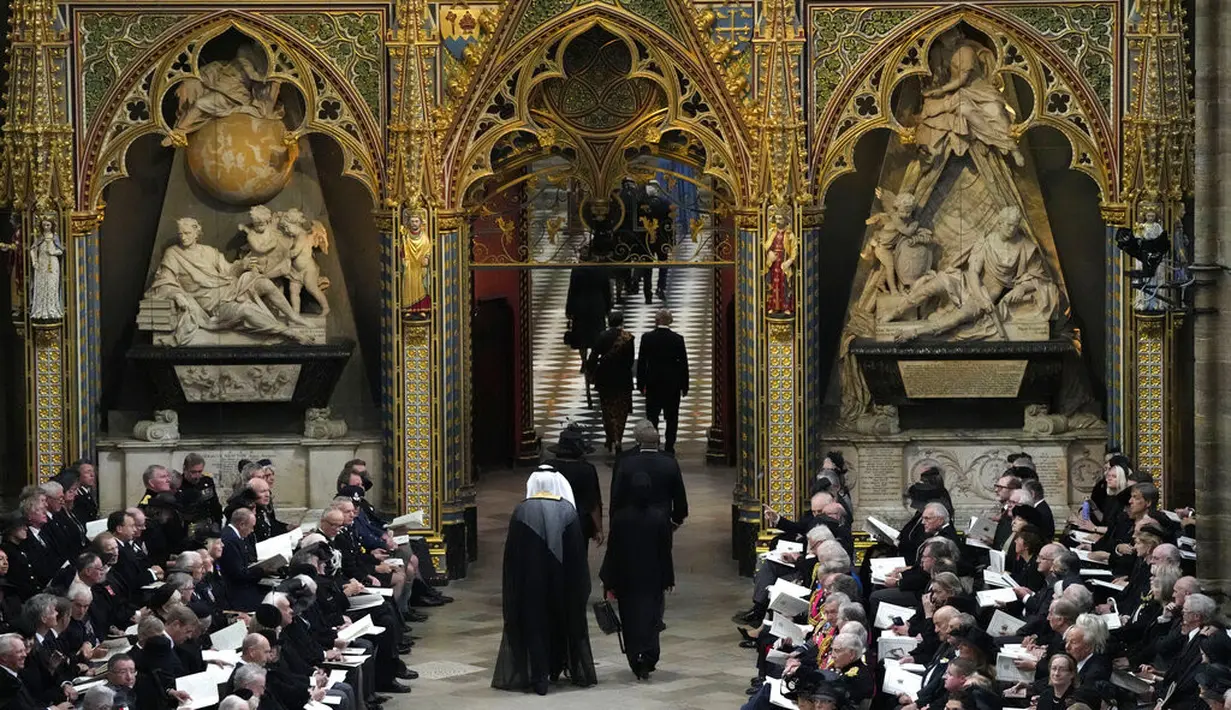 Suasana di Westminster Abbey, London, jelang pemakaman Ratu Elizabeth II pada 19 September 2022. Diwartakan BBC, kebaktian akan dipimpin oleh Dean of Westminster David Hoyle, sementara Uskup Agung Canterbury Justin Welby memberikan khotbah.(Foto: AP Photo/Frank Augstein, Pool)