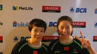 Ganda putri China, Chen Qingchen dan Jia Yifan, melaju ke babak perempat Indonesia Open 2017 setelah menyingkirkan ganda putri Indonesia Dian Fitriani/Nadya Melati. (Bola.com/Zulfirdaus Harahap)