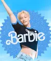 Tampil dengan crop top dan rambut blonde, nggak sedikit netizen yang menyebut Kai EXO sebagai Ken versi Korea. [Foto: Twitter/thedomygod].