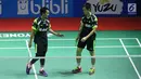 Ganda putra Indonesia, M Ahsan/Hendra Setiawan saat melawan Marcus F Gideon/Kevin Sanjaya Sukomuljo di 32 besar Indonesia Open 2018, Istora GBK, Jakarta, Rabu (4/7). Kevin/Marcus unggul 21-16, 18-21, 21-10. (Liputan6.com/Helmi Fithriansyah)