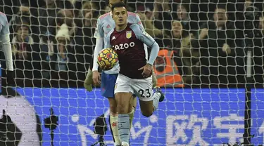 Gelandang Aston Villa, Philippe Coutinho berselebrasi usai mencetak gol ke gawang Manchester United pada pertandingan lanjutan Liga Inggris di Villa Park di Birmingham, Inggris, Minggu (16/1/2022). Aston Villa bermain imbang atas Manchester United 2-2. (AP Photo/Rui Vieira)