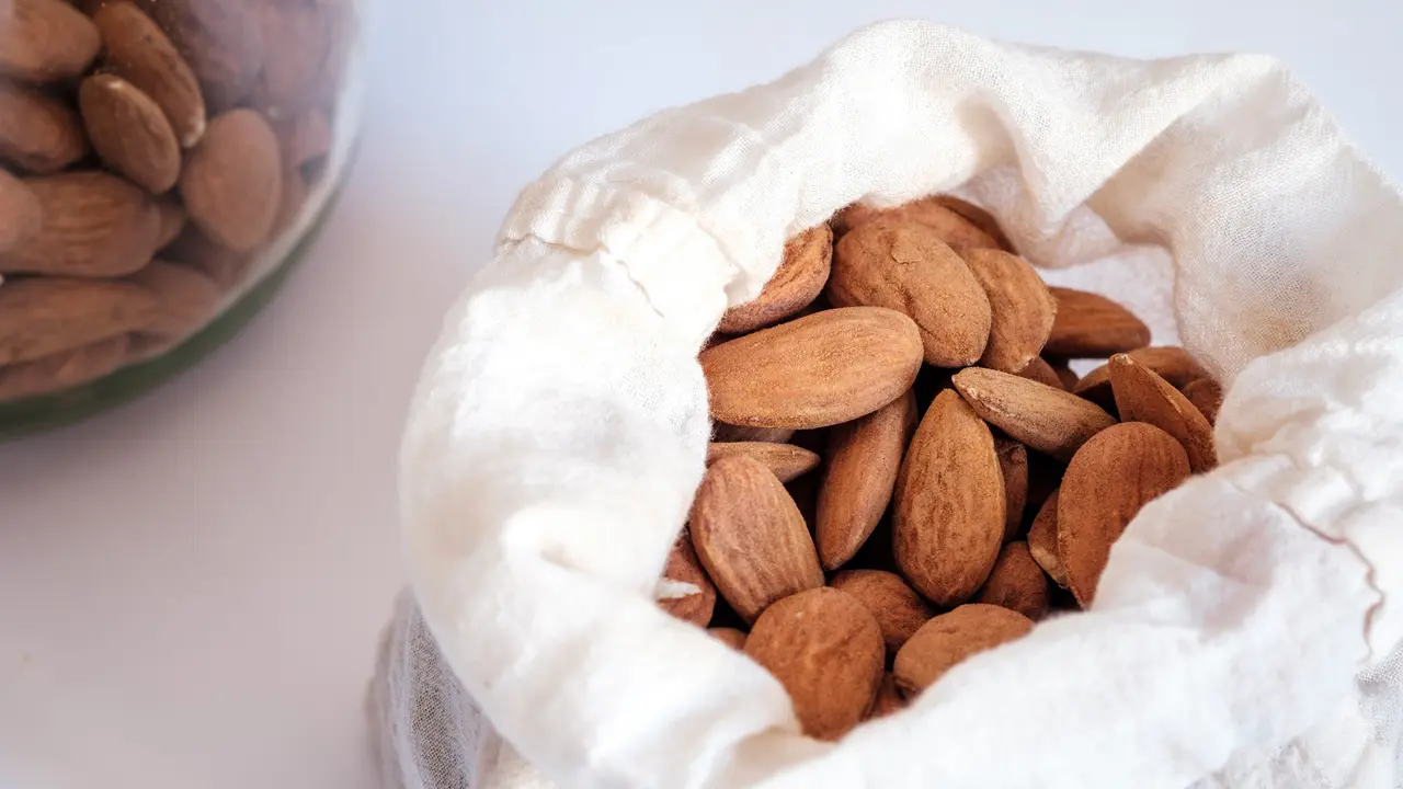 Beri Perawatan Ekstra Bernutrisi untuk Tubuh Hingga Helaian Rambut dengan Khasiat Kacang Almond