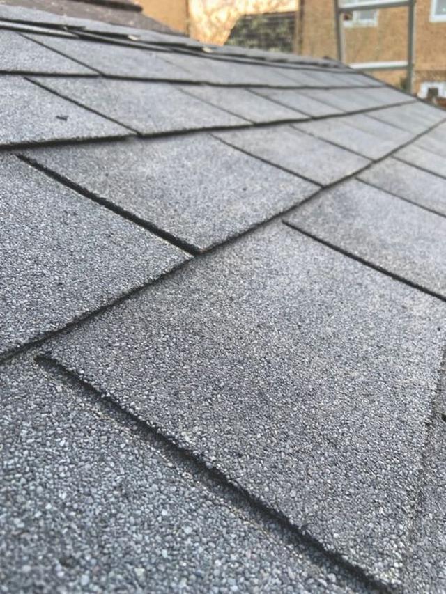 Rumah dengan Atap Bitumen