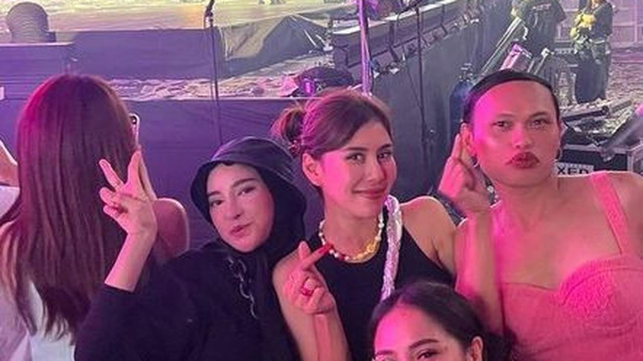 Bikin Iri Blink, 7 Foto Heboh Nagita Slavina dan Syahnaz Sadiqah Nonton BLACKPINK di Korea