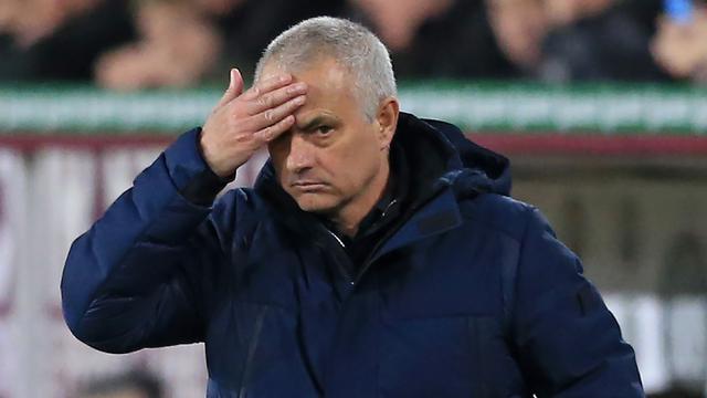 Aneka Gaya Jose Mourinho Saat Laga Tottenham Musim Ini