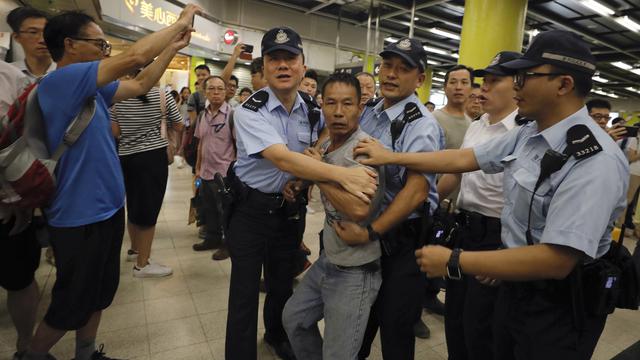 Pengunjuk Rasa Hong Kong Ganggu Perjalanan Kereta Bawah Tanah