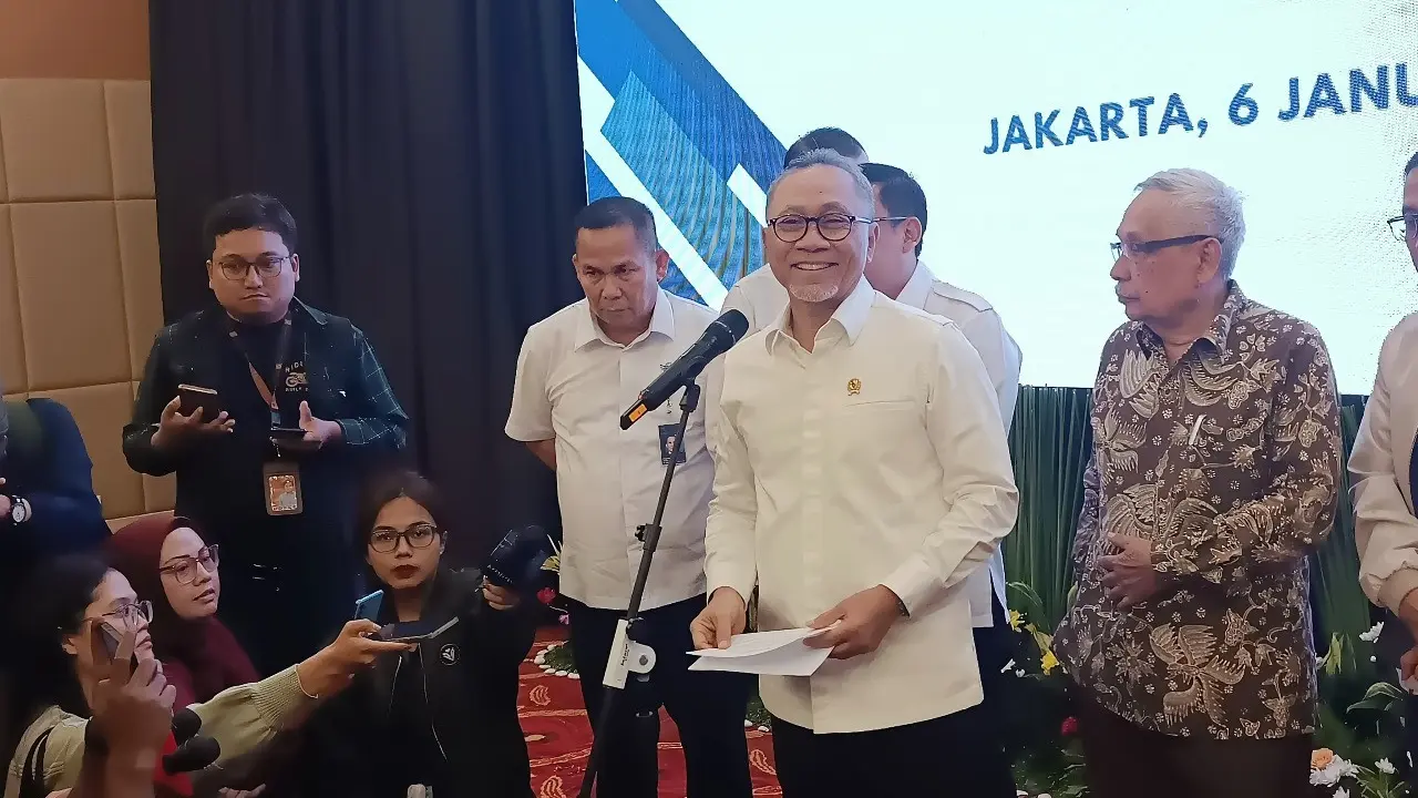 Menteri Koordinator Bidang Pangan Zulkifli Hasan (Zulhas) menyampaikan soal Bansos Beras 2025