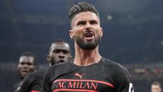 AC Milan berhasil menggusur Napoli, yang belum bermain di pekan ke-10, dari puncak klasemen Liga Italia 2021/2022 usai menang tipis 1-0 atas tamunya Torino, Selasa (26/10/2021). Gol tunggal kemenangan Rossoneri dicetak Olivier Giroud pada menit ke-14. (AP/Luca Bruno)