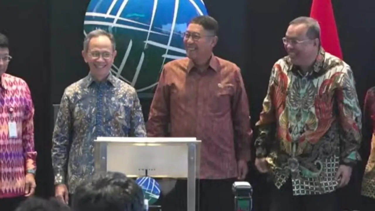 Otoritas Jasa Keuangan (OJK) meluncurkan buku berjudul "Mengenal dan Memahami Perdagangan Karbon bagi Sektor Jasa Keuangan"