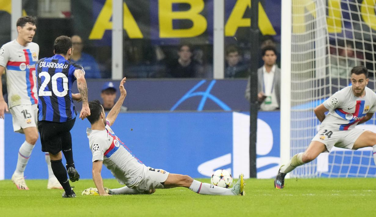 Satu-satunya gol yang tercipta pada pertandingan ini tercipta melalui Hakan Calhanoglu di menit ke-45+2. (AP/Luca Bruno)